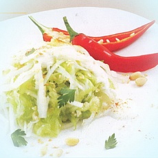 Салат из огурца и белого редиса